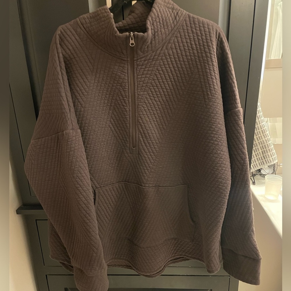 GAPFit Quilted Kangaroo Pocket Funnelneck Top